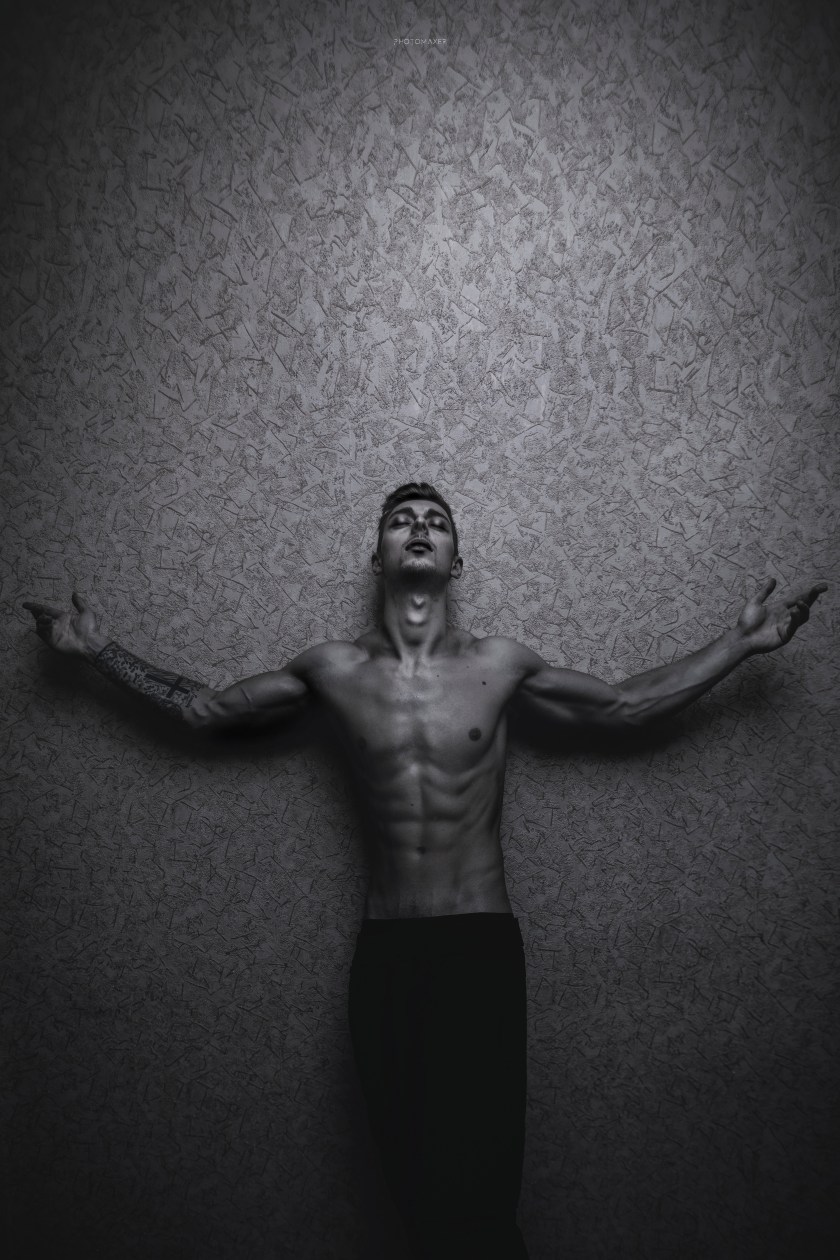 6B7A0992 geno genada portrait black and white boy man body - Copy - Copy