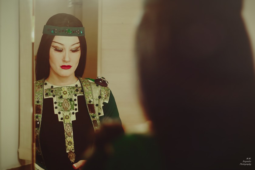 ირინა ალექსიძე irina aleksidze portrait girl woman qali gogo saxe dedofali queen natela portreti green